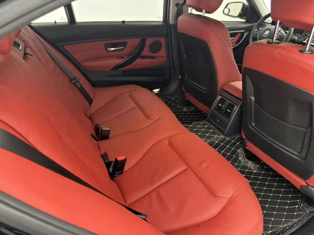BMW 3 Series 2017 — фото 16