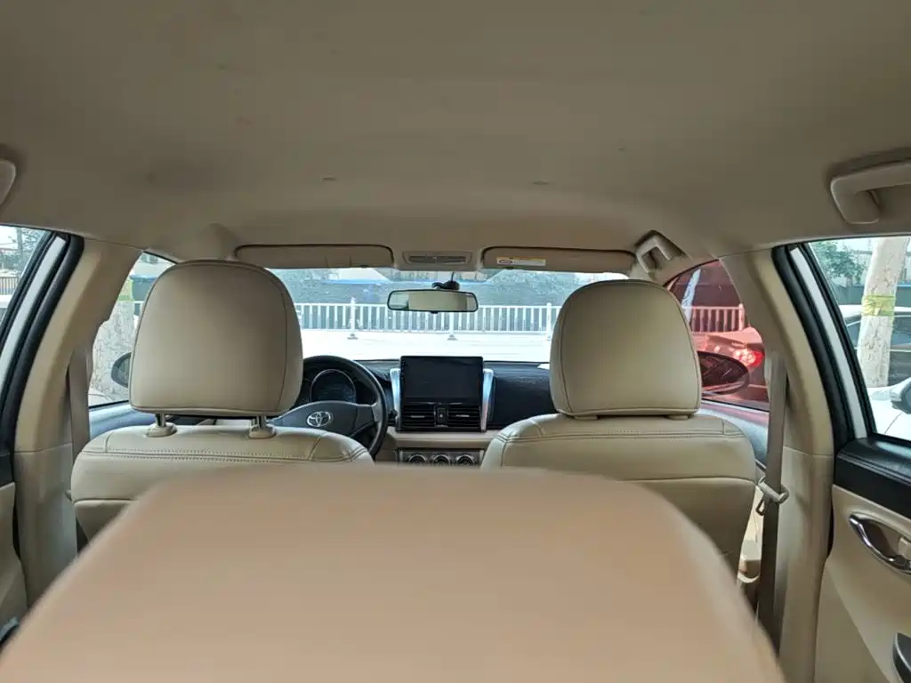 Toyota Yaris L 2016 — фото 18