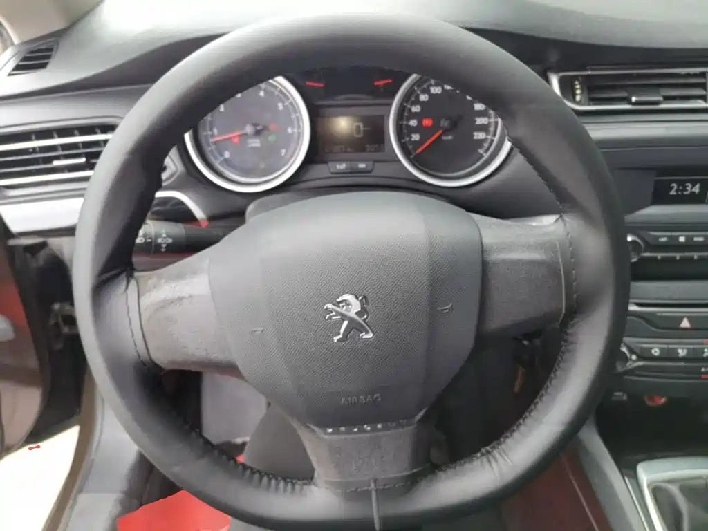 Peugeot 408 2015 — фото 11