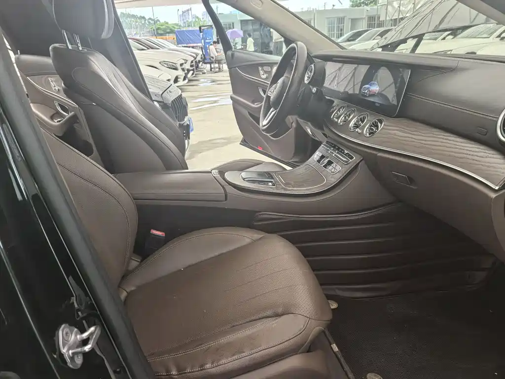 Mercedes-Benz E-Class 2019 — фото 18