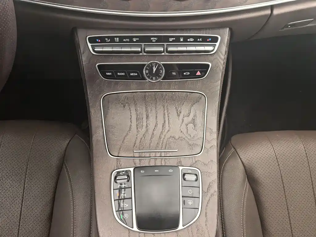 Mercedes-Benz E-Class 2019 — фото 28