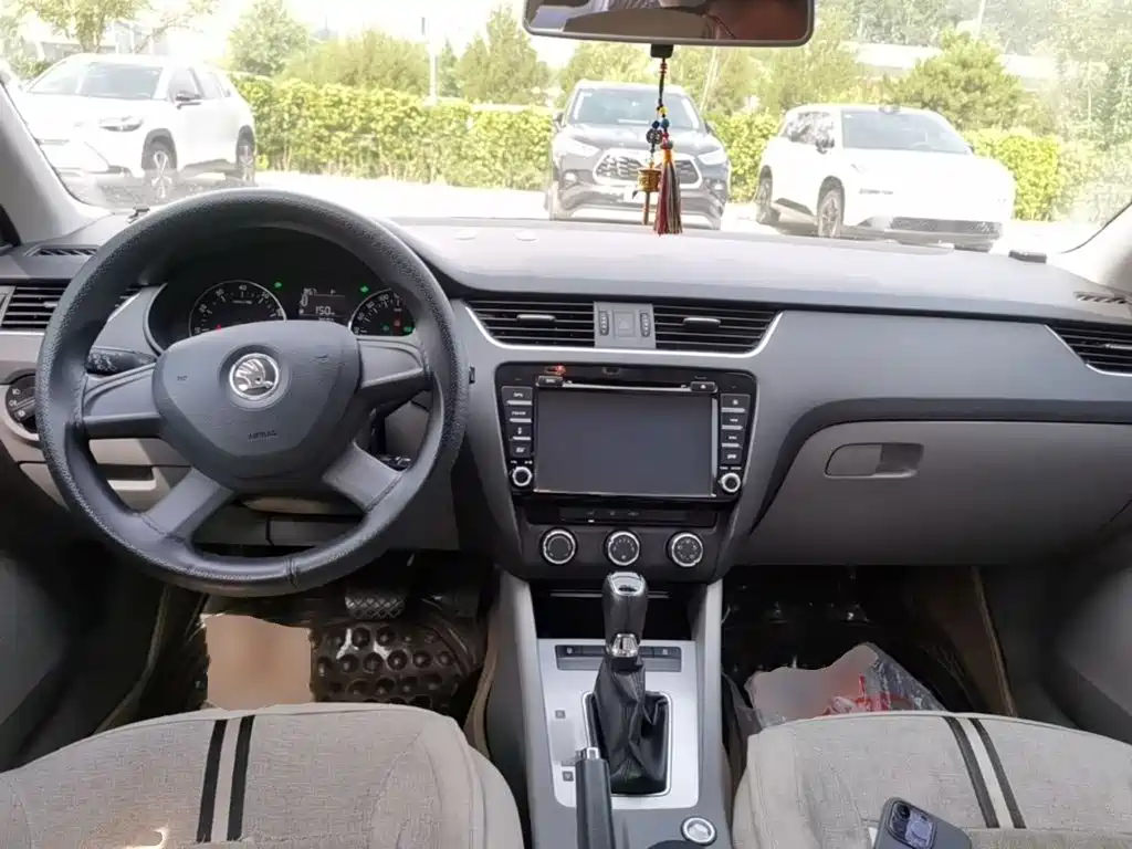 Skoda Octavia 2015 — фото 10