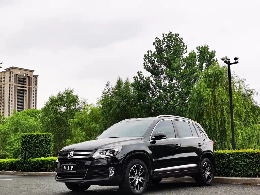 Volkswagen Tiguan 2015 — фото 1