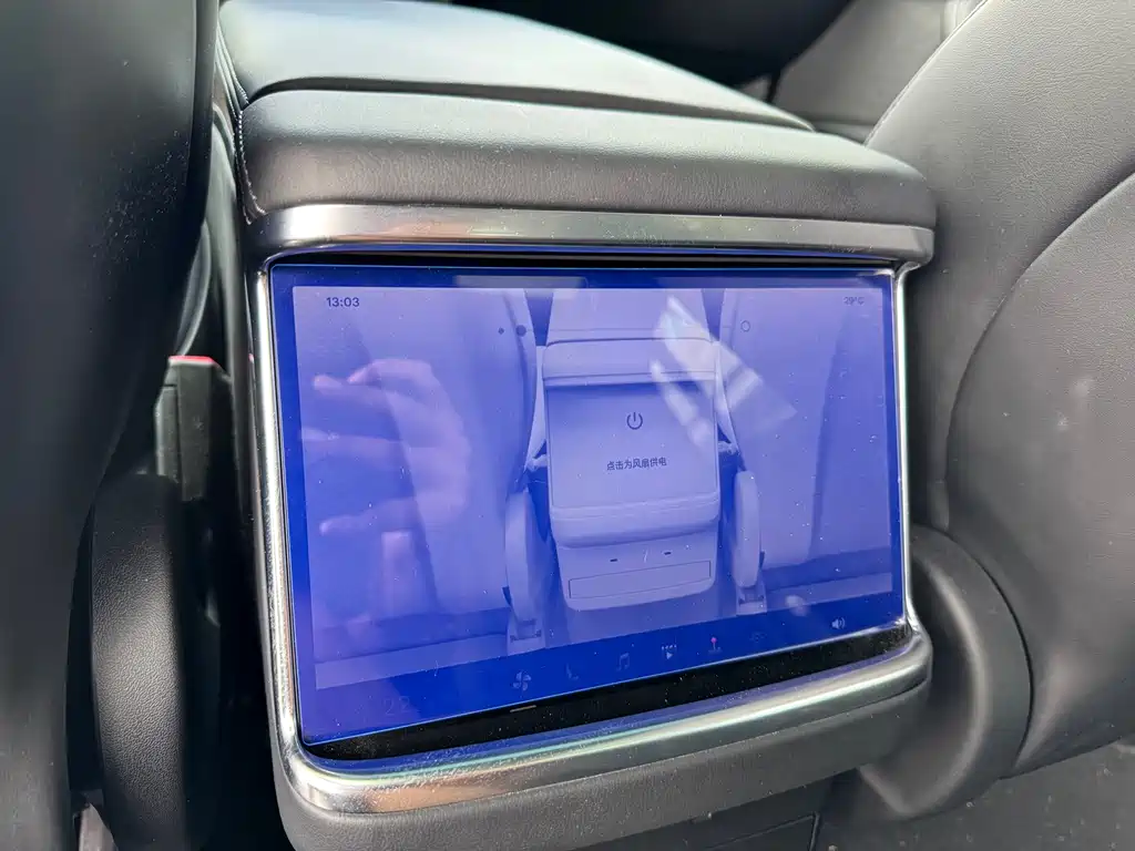 Tesla Model X 2023 — фото 16