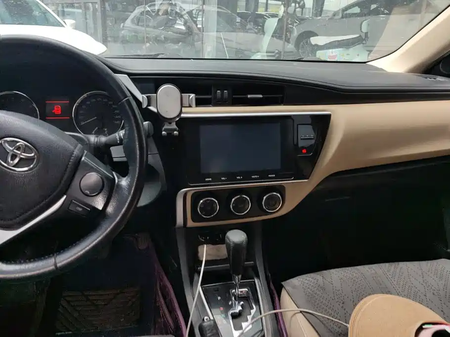Toyota Corolla 2018 — фото 13