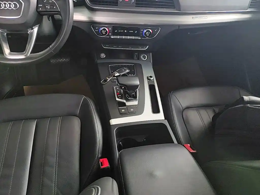 Audi Q5L 2020 — фото 14