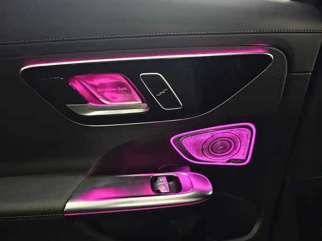 Mercedes-Benz C-Class 2024 — фото 11