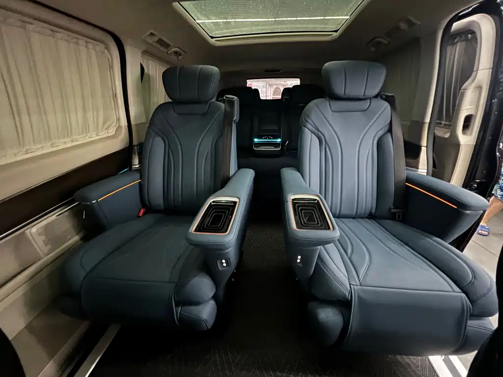 Mercedes-Benz V-Class 2023 — фото 6