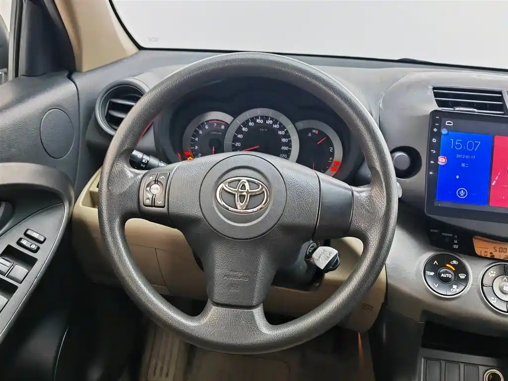 Toyota RAV4 2012 — фото 11