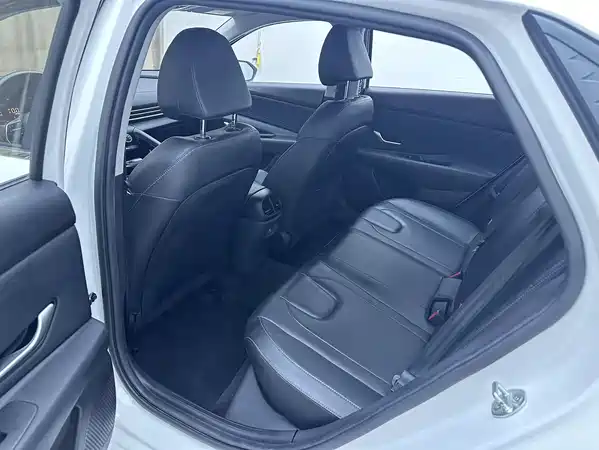 Hyundai Elantra 2023