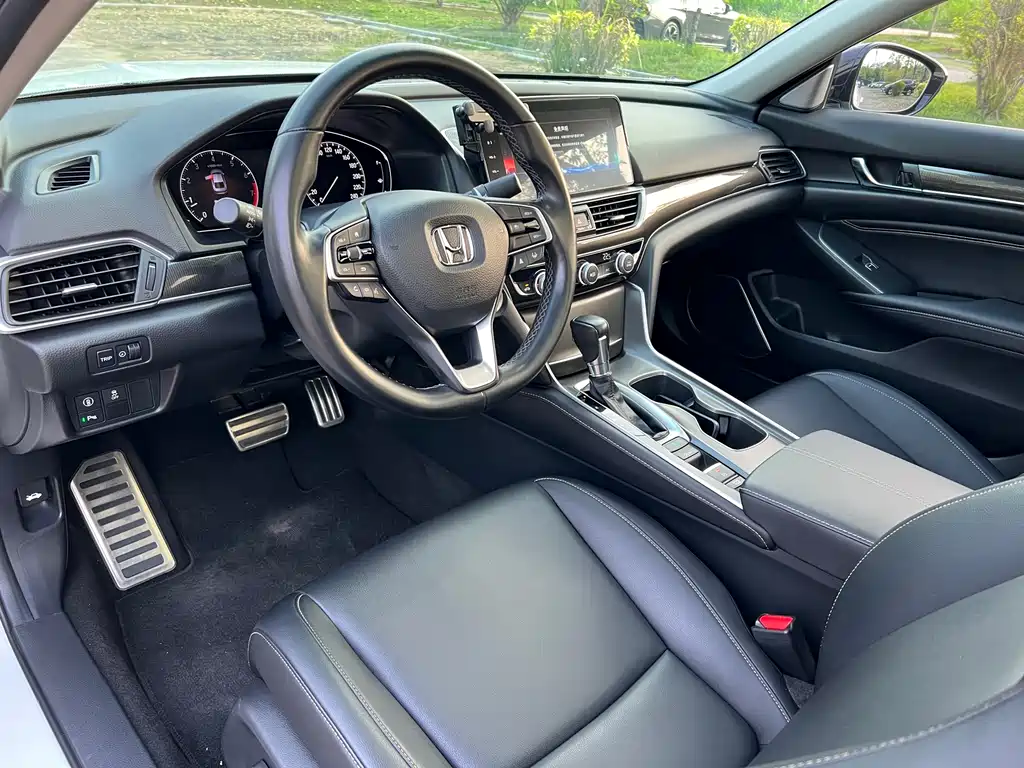 Honda Accord 2022 — фото 11