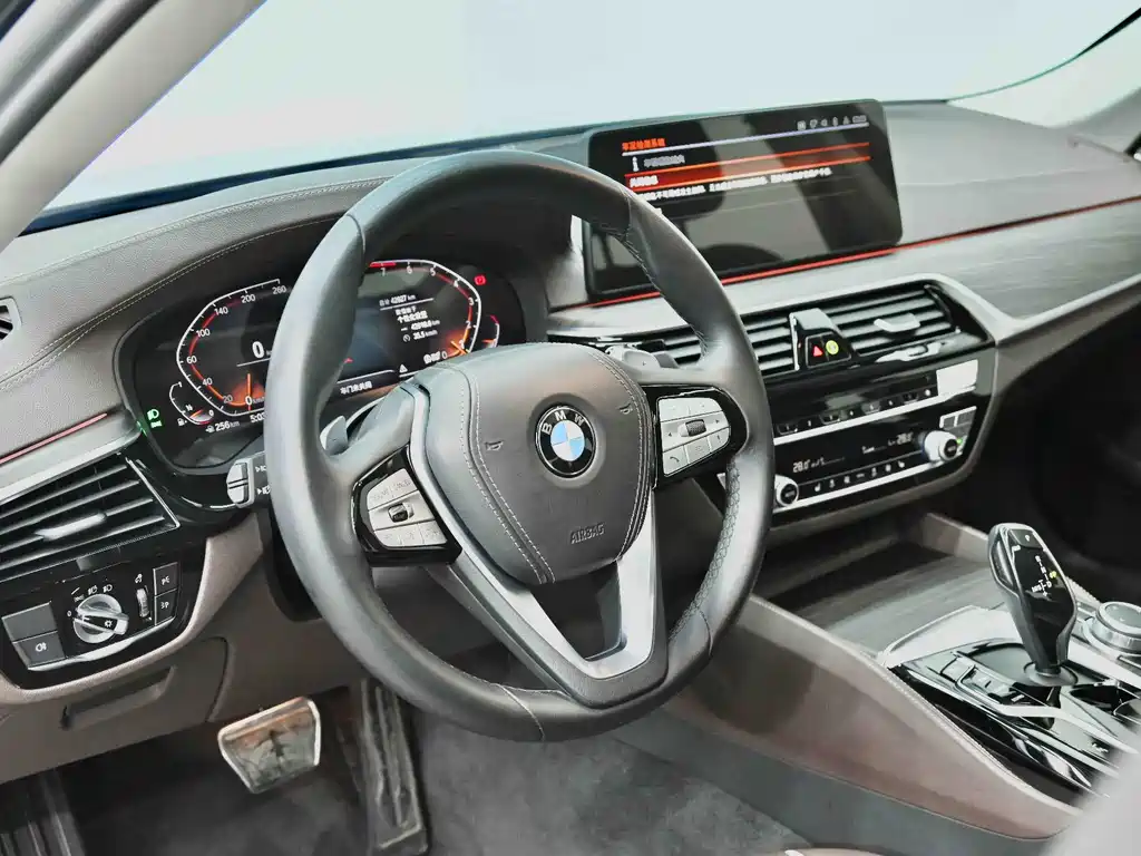 BMW 5 Series 2022 — фото 27