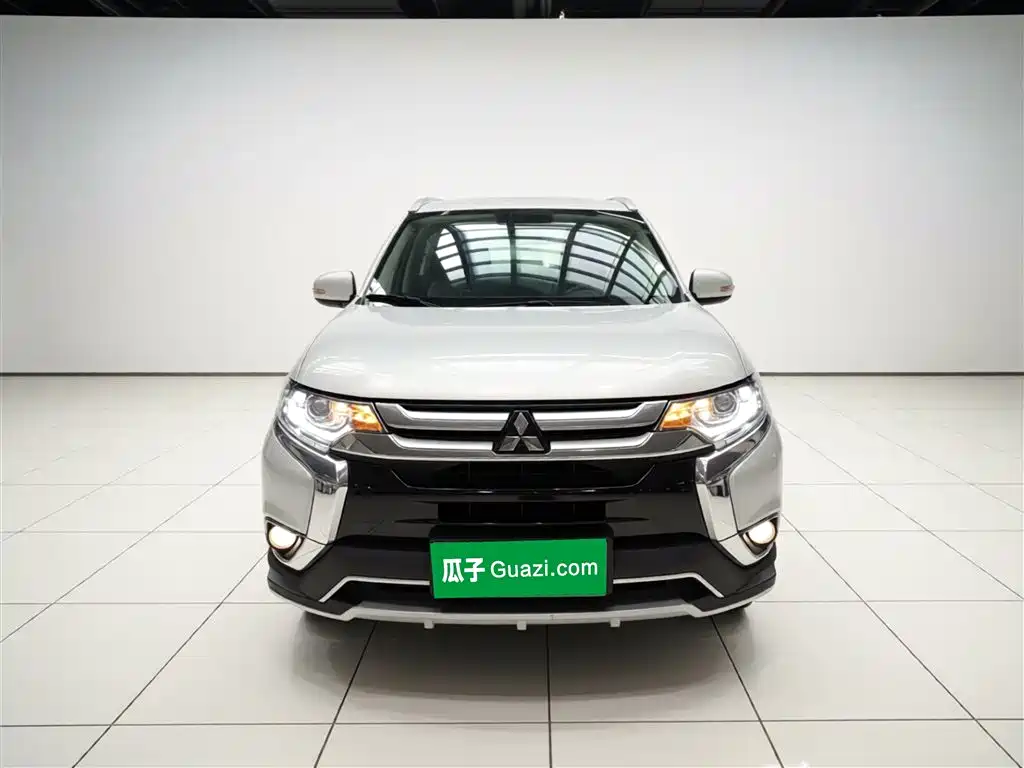 Mitsubishi Outlander 2017 — фото 3