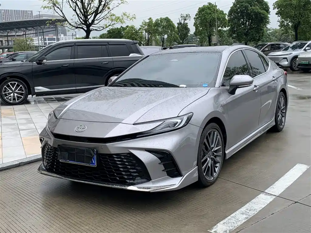 Toyota Camry 2024 — фото 1