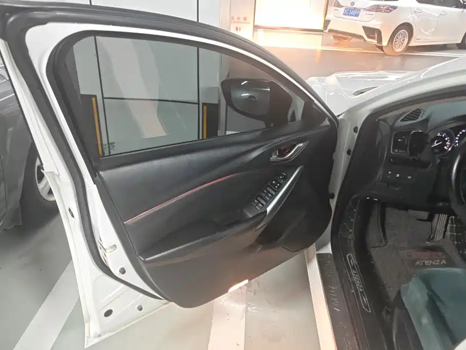 Mazda Atenza 2015