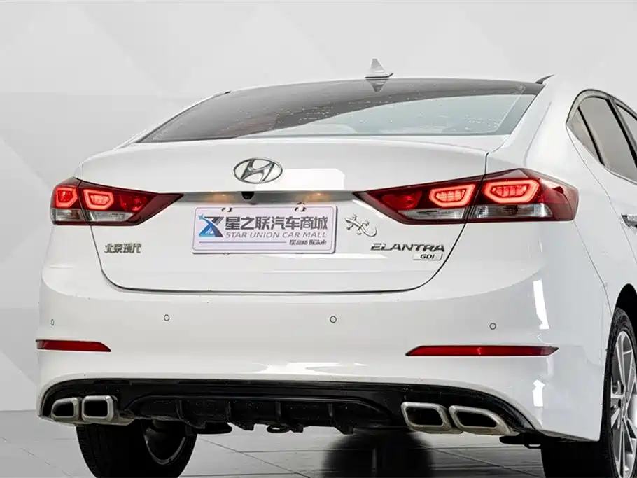 Hyundai Elantra 2018 — фото 7