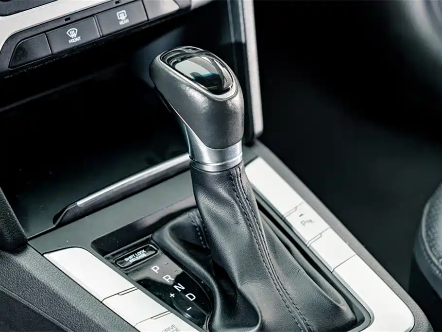 Hyundai Elantra 2018 — фото 14