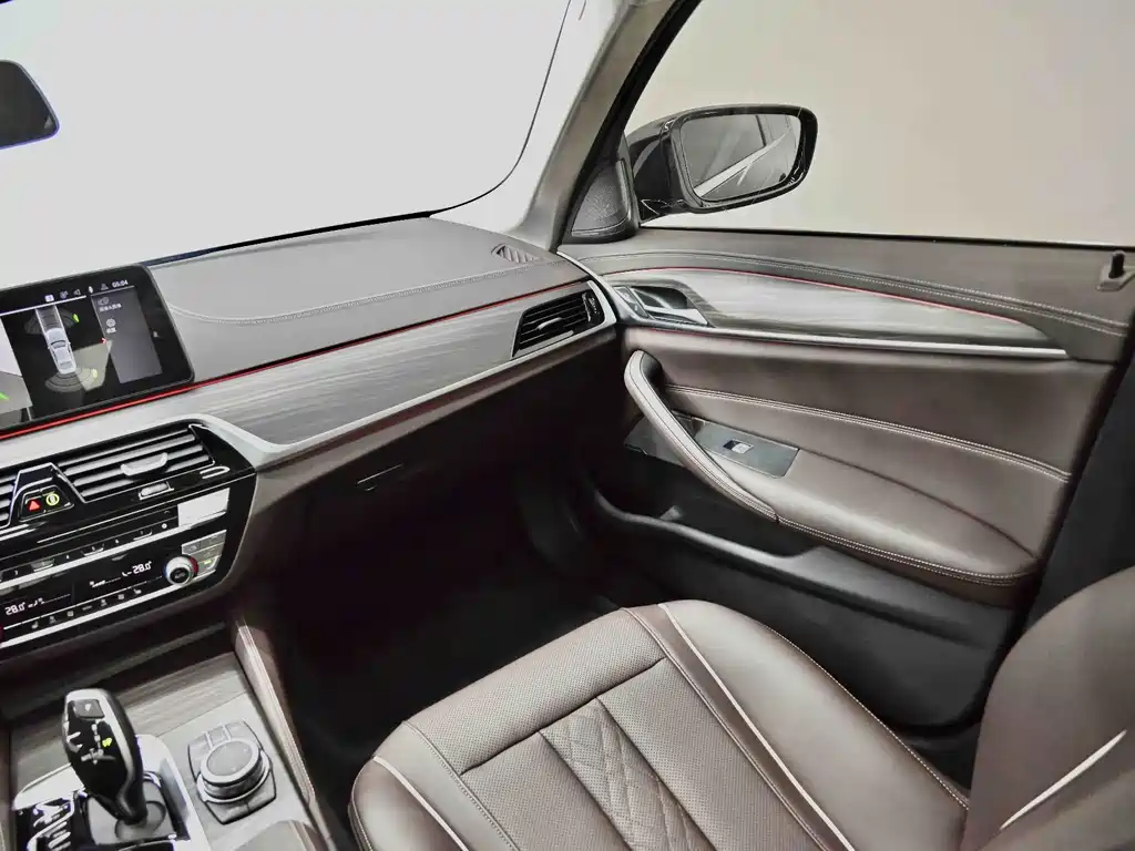 BMW 5 Series 2022 — фото 10