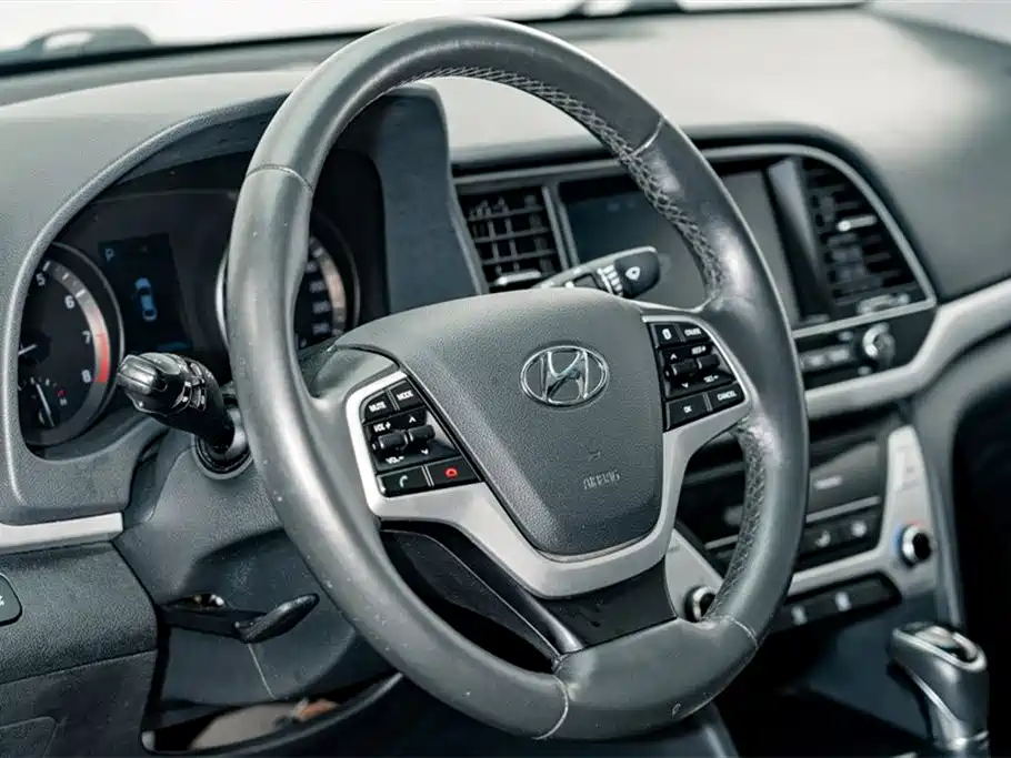 Hyundai Elantra 2018 — фото 9