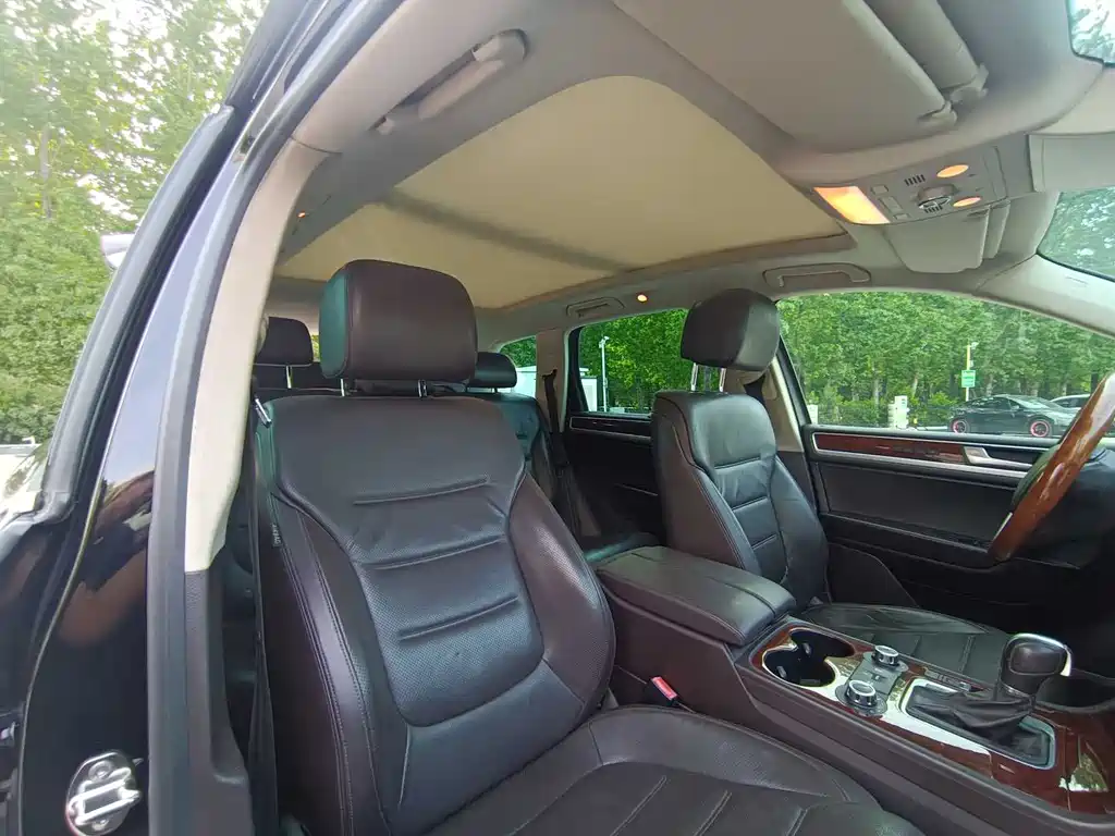 Volkswagen Touareg 2014 — фото 8