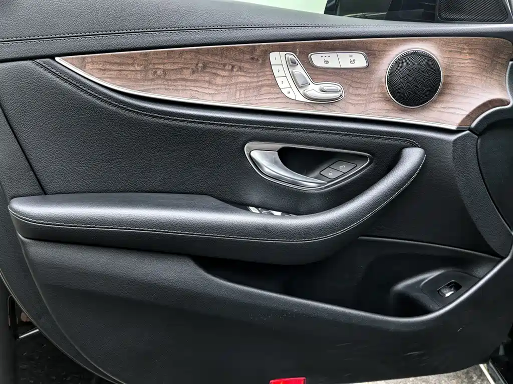 Mercedes-Benz E-Class 2019 — фото 9