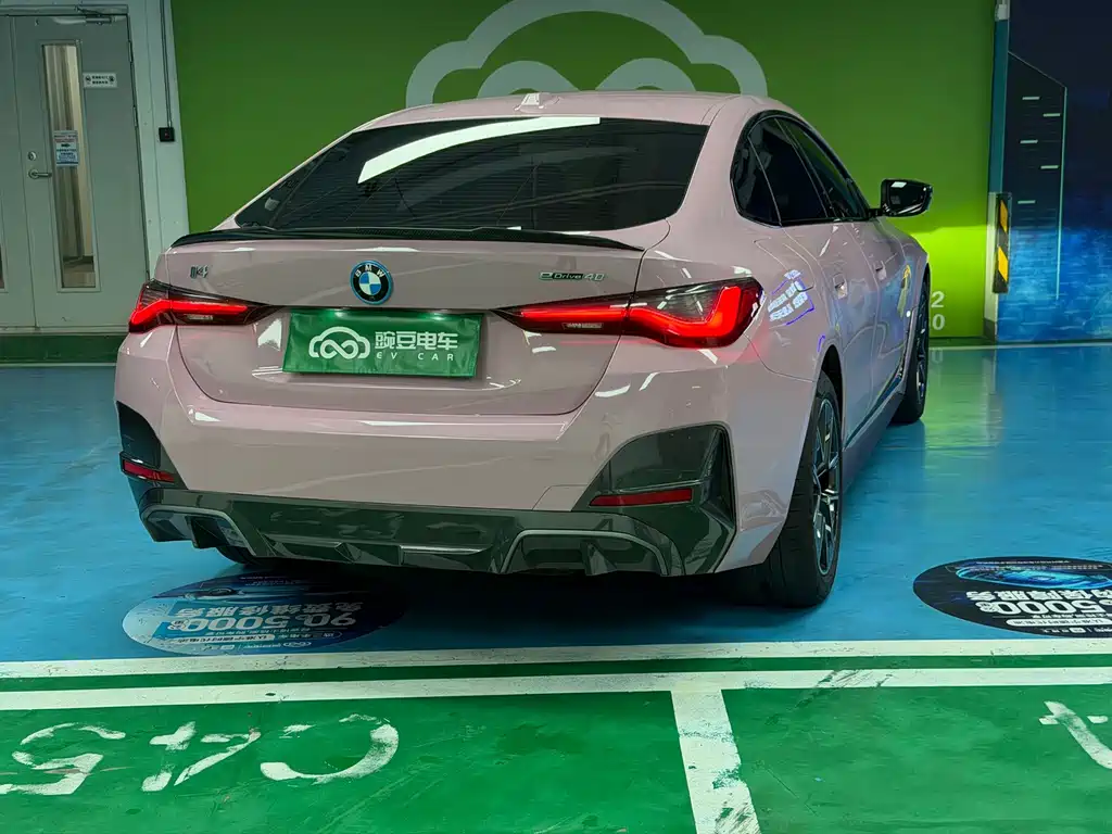 BMW i4 2022 — фото 20
