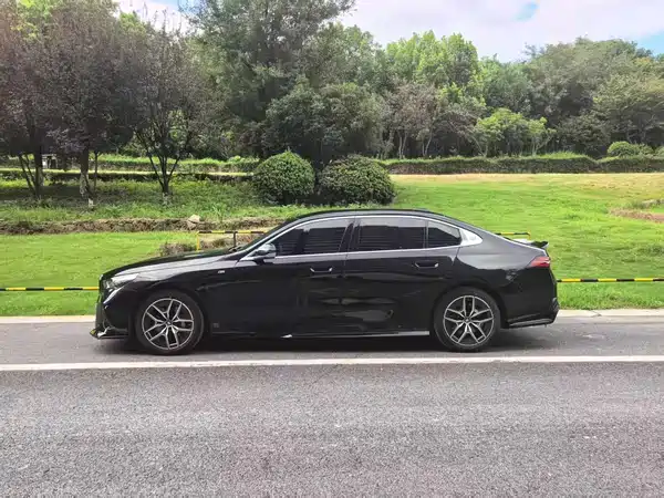 BMW i5 2024