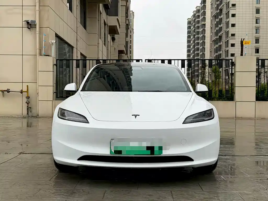Tesla Model 3 2026 — фото 2