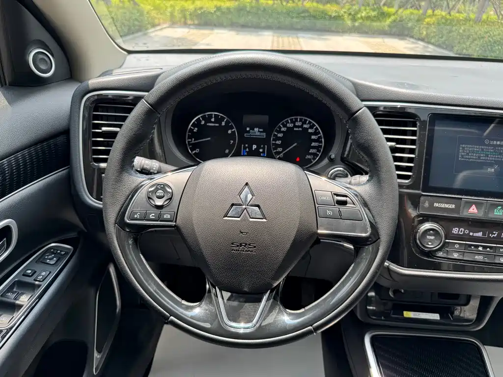 Mitsubishi Outlander 2022 — фото 16