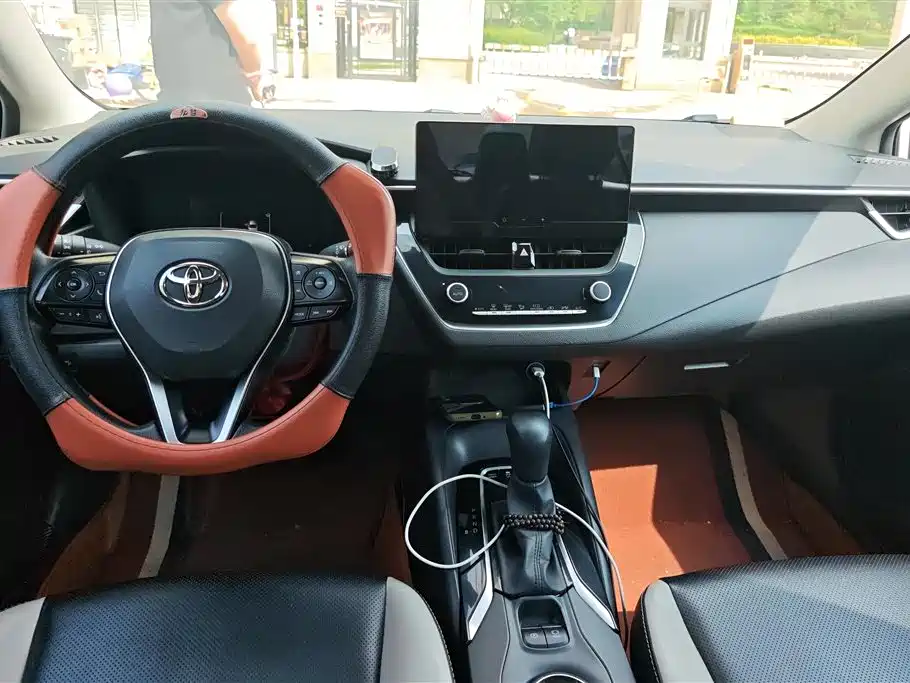 Toyota Corolla 2023 — фото 12
