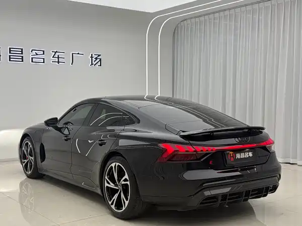 Audi RS E-Tron GT 2024