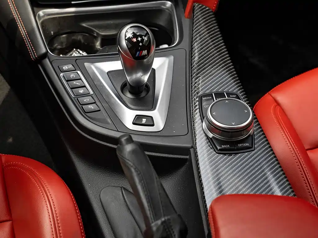 BMW M4 2018 — фото 12