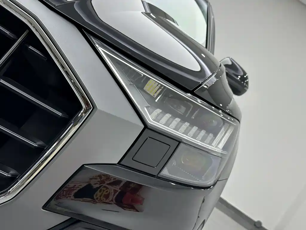 Audi Q8 2023 — фото 17