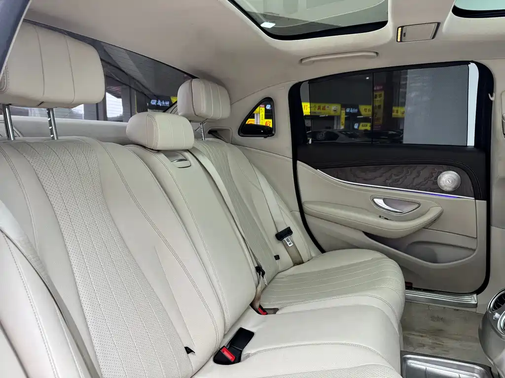 Mercedes-Benz E-Class 2016 — фото 13