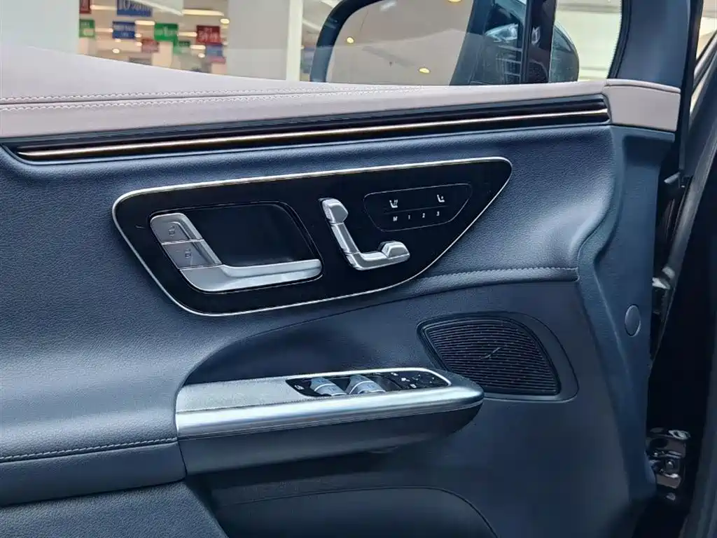 Mercedes-Benz EQE SUV 2025 — фото 10
