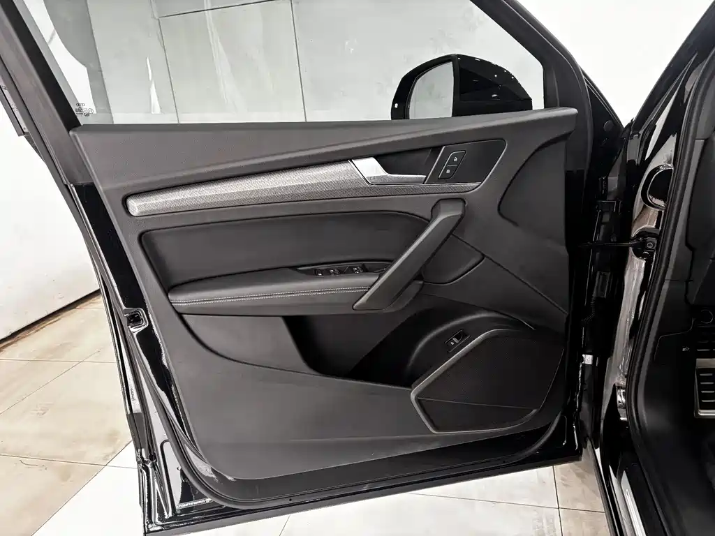 Audi Q5L 2023 — фото 10