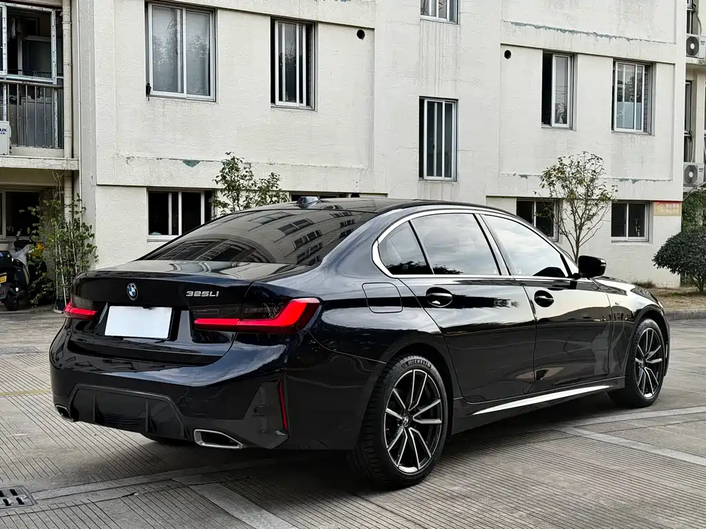 BMW 3 Series 2024 — фото 12