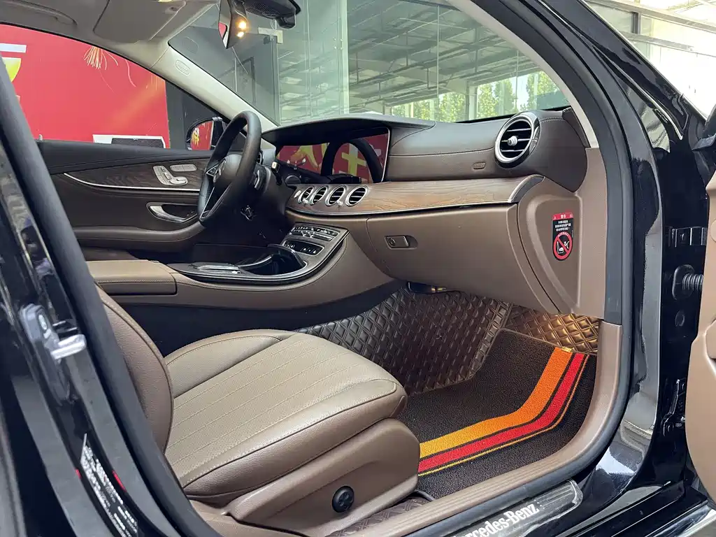 Mercedes-Benz E-Class 2023 — фото 18