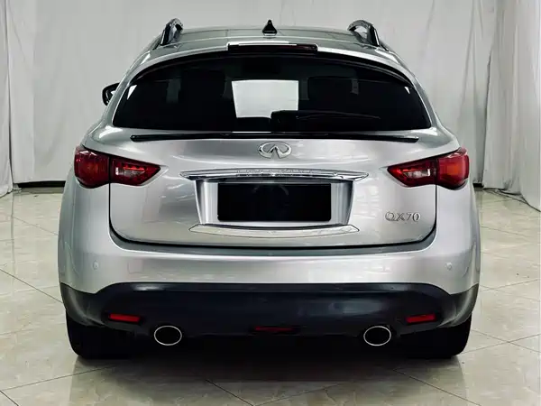Infiniti QX70 2015
