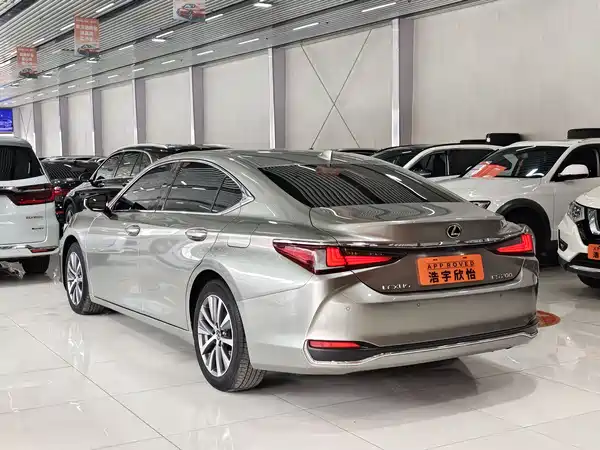 Lexus ES 2018