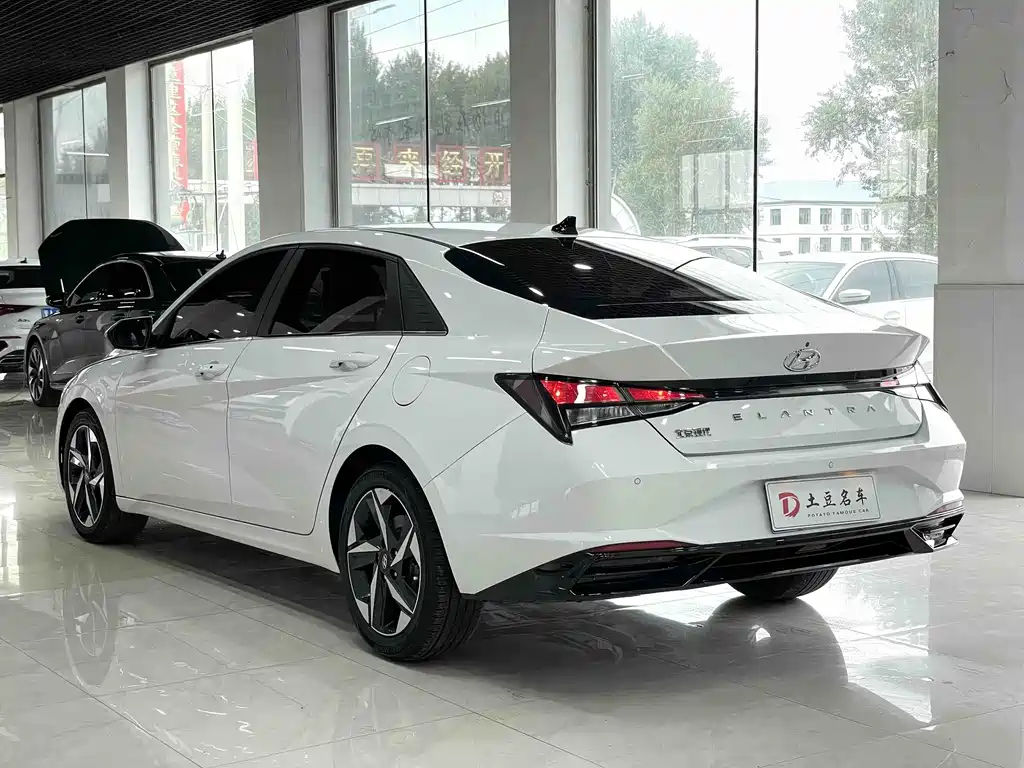 Hyundai Elantra 2023