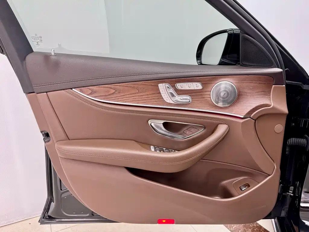Mercedes-Benz E-Class 2022 — фото 8
