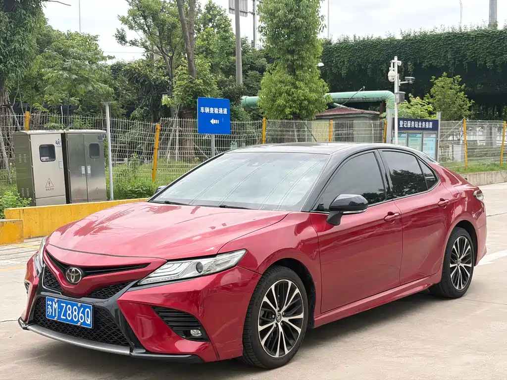 Toyota Camry 2020 — фото 1