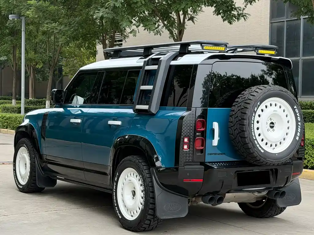 Land Rover Defender 2021 — фото 28
