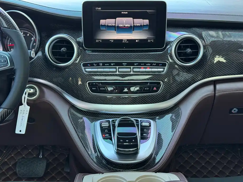 Mercedes-Benz V-Class 2018 — фото 15