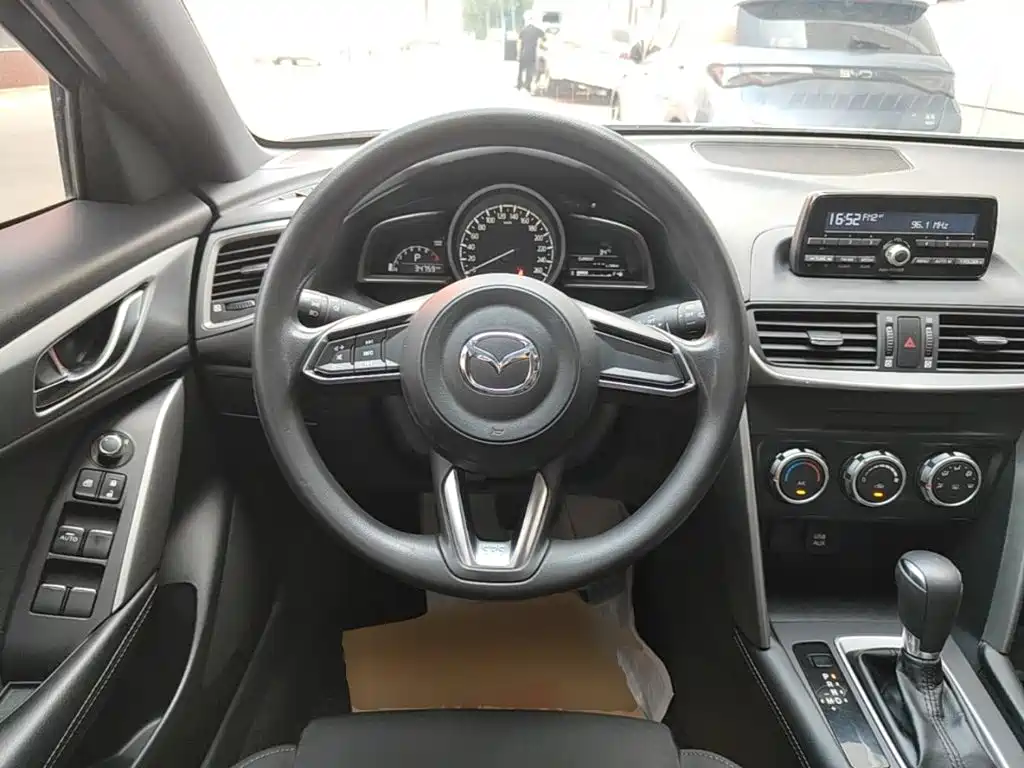 Mazda CX-4 2019 — фото 11