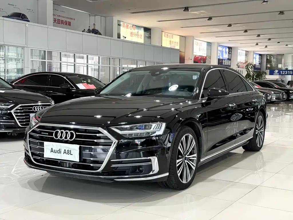 Audi A8 2021 — фото 1