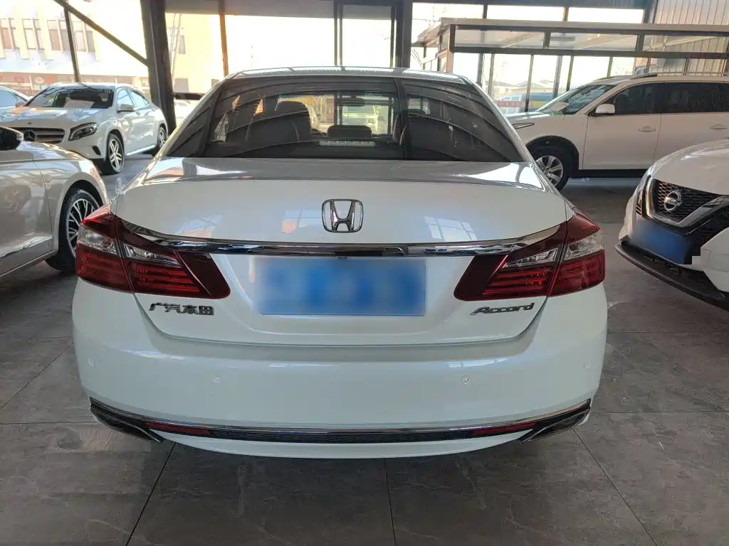 Honda Accord 2018 — фото 6