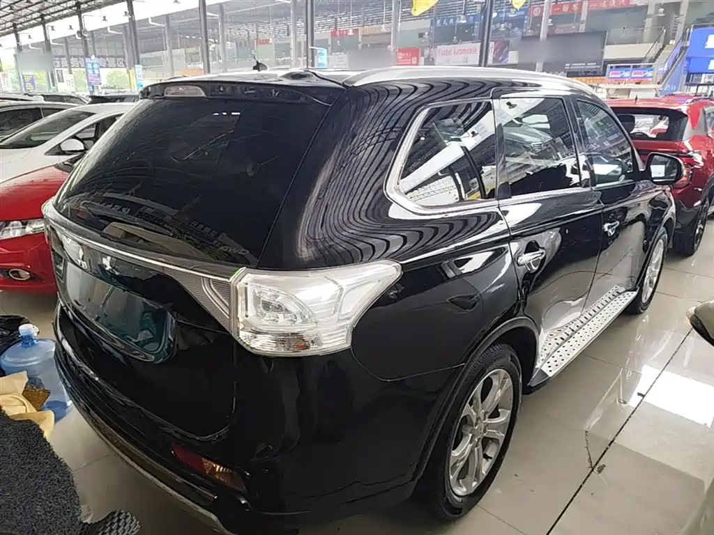 Mitsubishi Outlander 2015 — фото 7