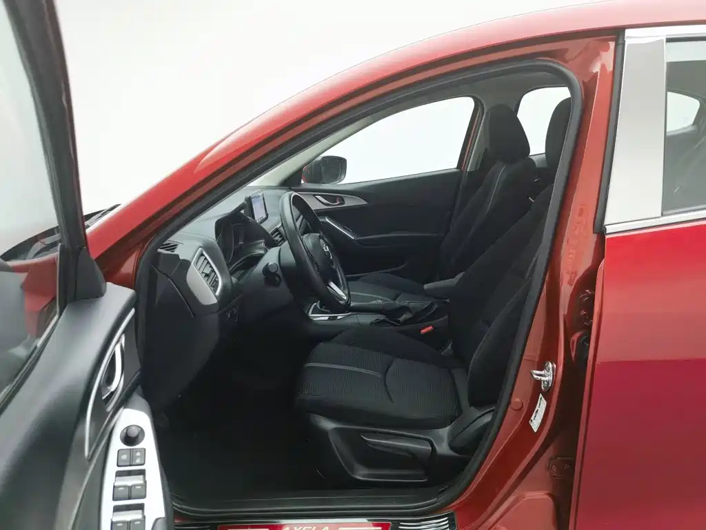 Mazda 3 Axela 2018 — фото 10
